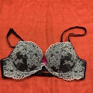 Victoria Secret sequence lace bra Sz 34B